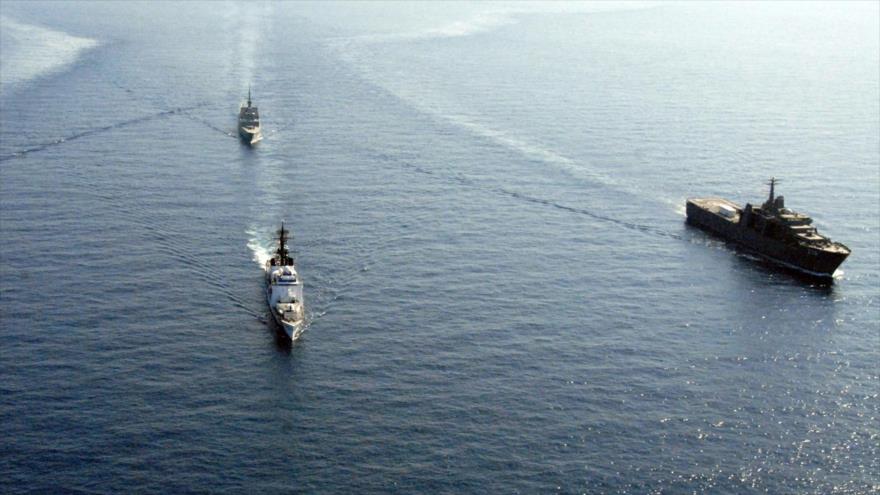 navios chineses durante um exercício militar no Mar do Sul da China.