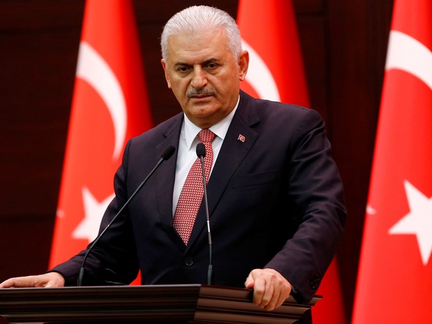 O primeiro-ministro da Turquia, Binali Yildirim, em coletiva de imprensa em 27 de junho de 2016 (Foto: Umit Bektas/Reuters)