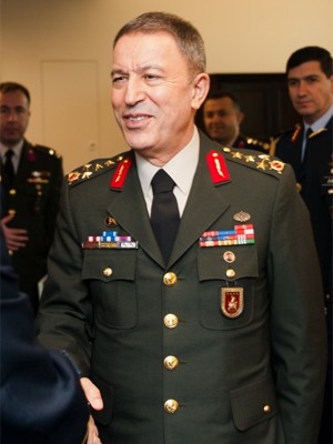 Hulusi Akar, chefe das Forças Armadas da Turquia (Foto: Mikki L. Sprenkle/U.S. Army)