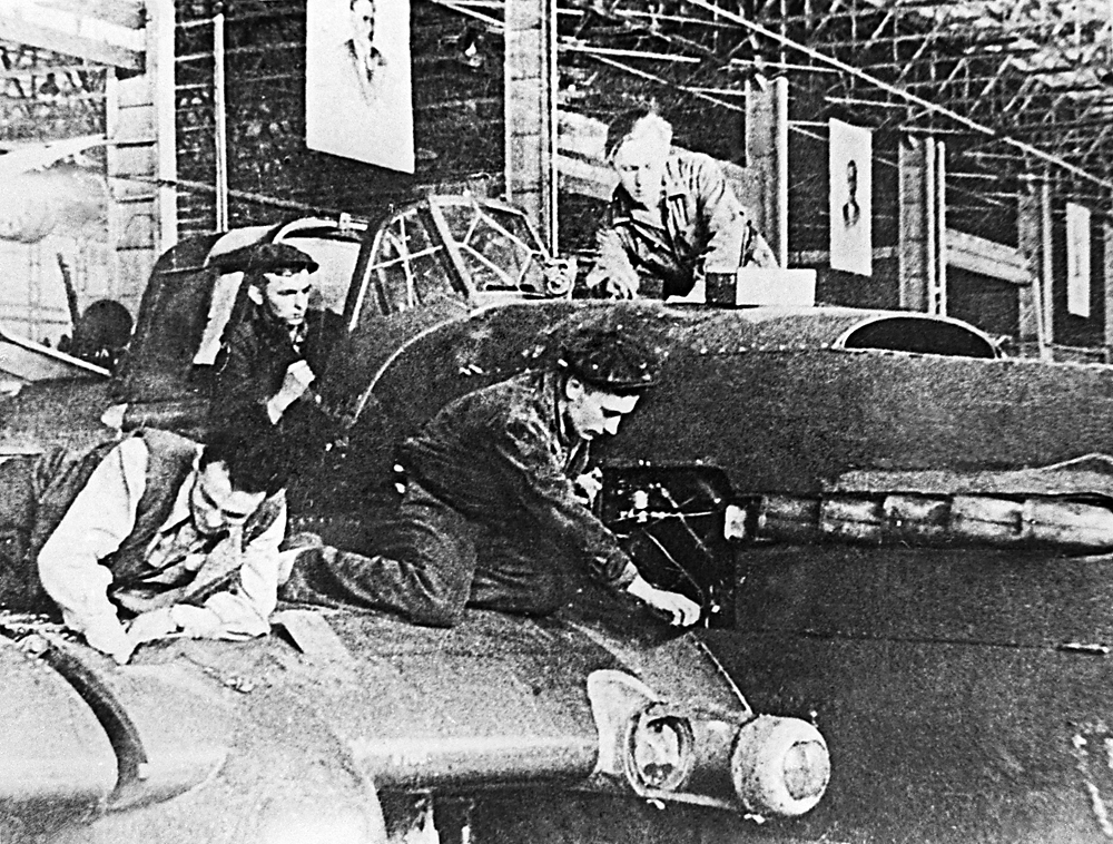 Kuybyshev. Workers assemble an Ilyushin Il-2 ground-attack aircraft during World War II.  Source: TASS