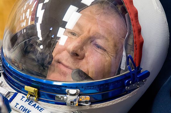 British astronaut fears Russians leave him in space. Putin interferes. Tim Peake