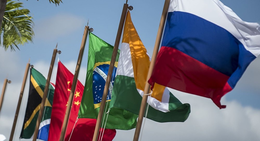 Bandeiras nacionais dos países membros do BRICS