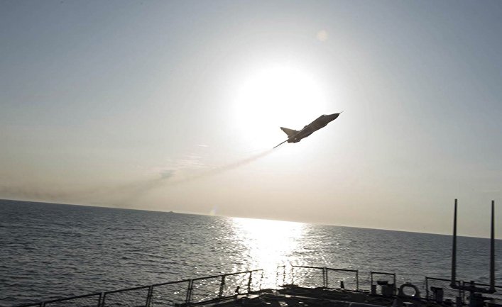 Russo Su-24 sobre o destróier americano USS Donald Cook