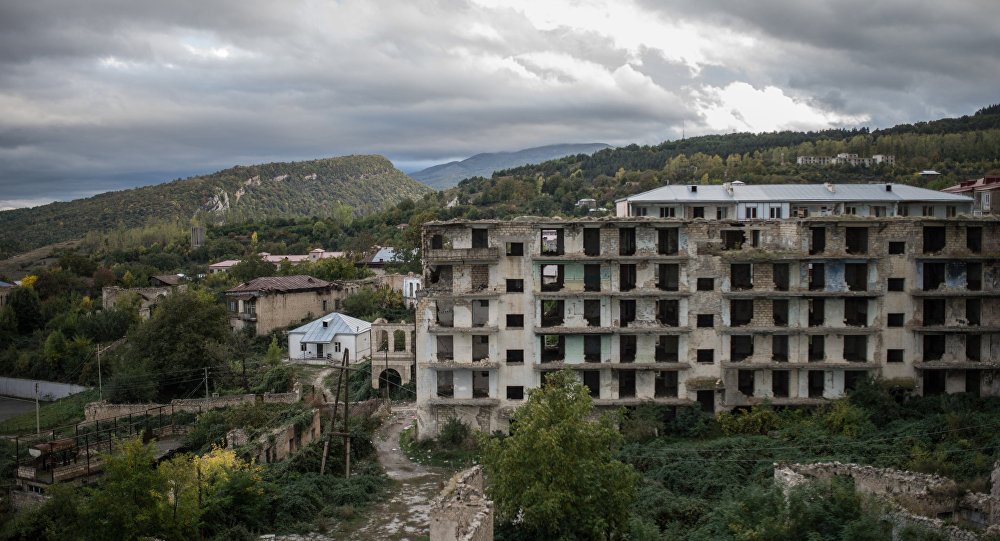 Casas destruídas na cidade de Shusha na autoproclamada República Nagorno-Karabakh