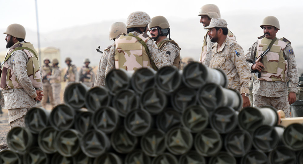 Soldados sauditas no sudoeste da Arábia Saudita, 13 de abril de 2015