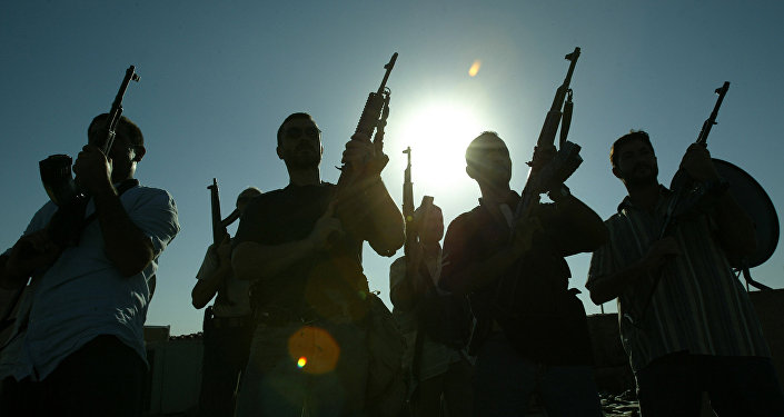 Mercenários contratados por uma empresa de segurança privada posam no telhado de uma casa em Bagdá, em setembro de 2007