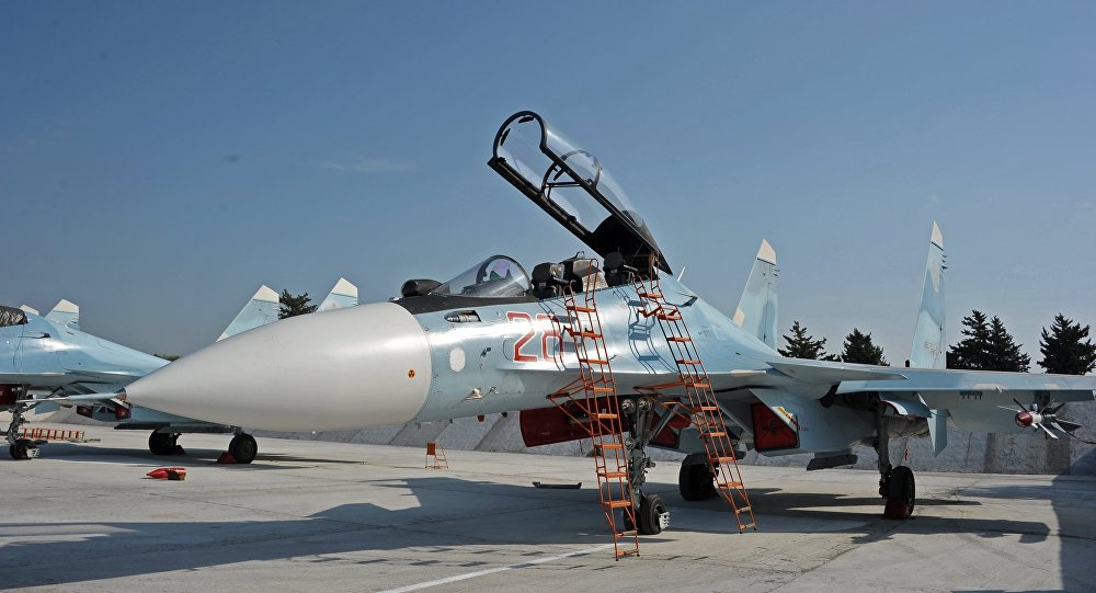 Avião russo na base aérea de Hmeymim, na Síria
