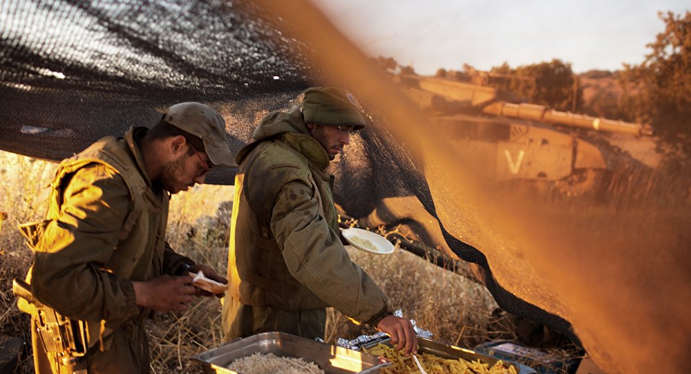 Soldados israelenses perto da fronteira com a Síria no terrítorio de colinas de Golã ocupado por Israel, 22 de junho de 2015