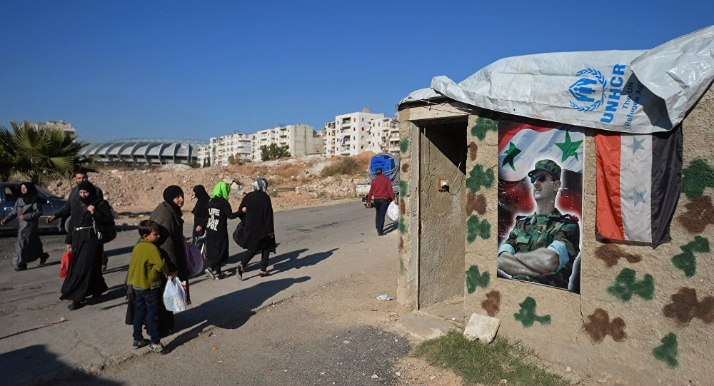 Moradores de Aleppo em uma das ruas da cidade