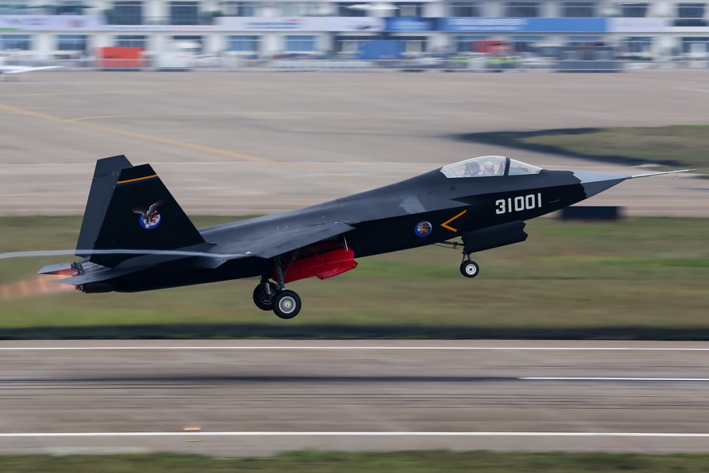 Shenyang_J-31_(F60)_at_the_2014_Zhuhai_Air_Show