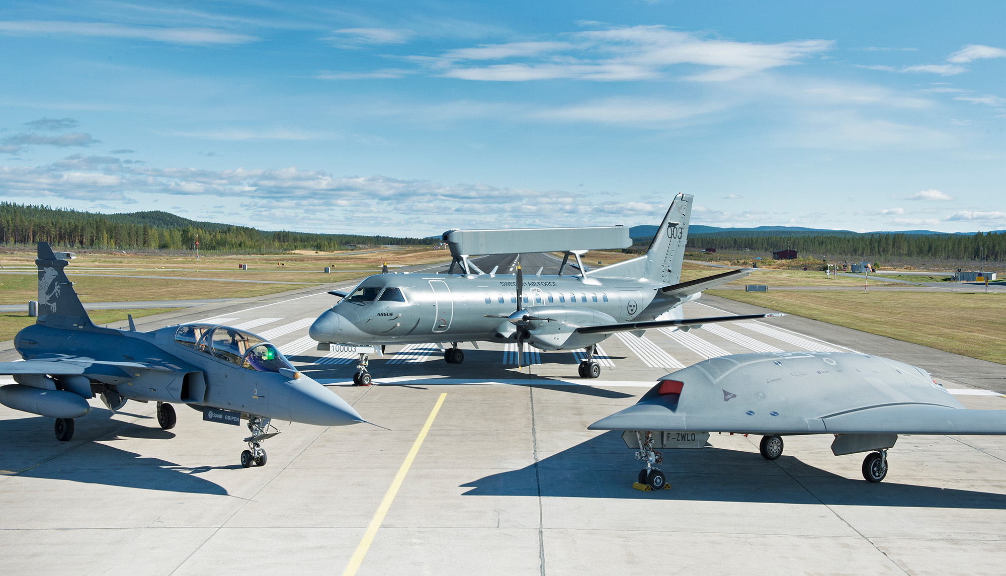 Gripen 39-7 com Saab 340 AEW e UCAV Neuron - Stefan Kalm - KALM