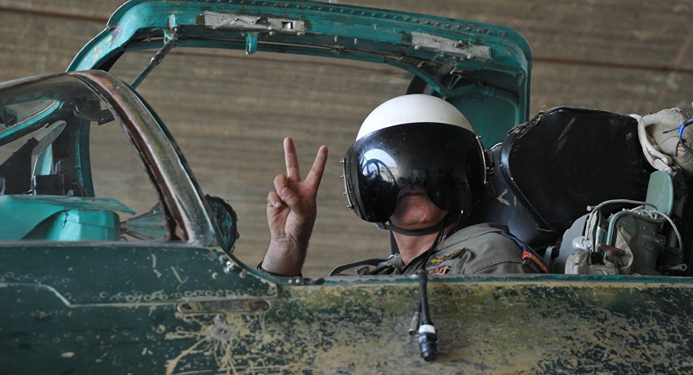 Um piloto sírio antes de uma missão na base aérea Hama perto da cidade de Hama, na Síria.