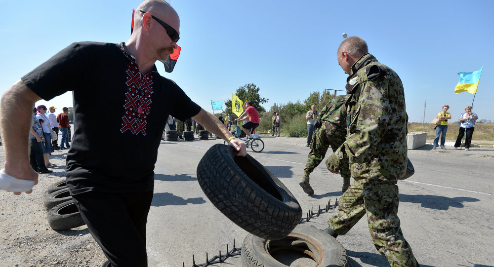 Ativistas bloqueiam acesso na fronteira entre Ucrânia e Crimeia