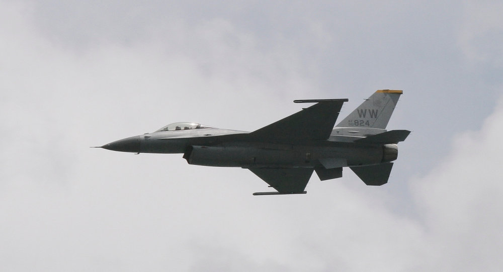 caça F-16