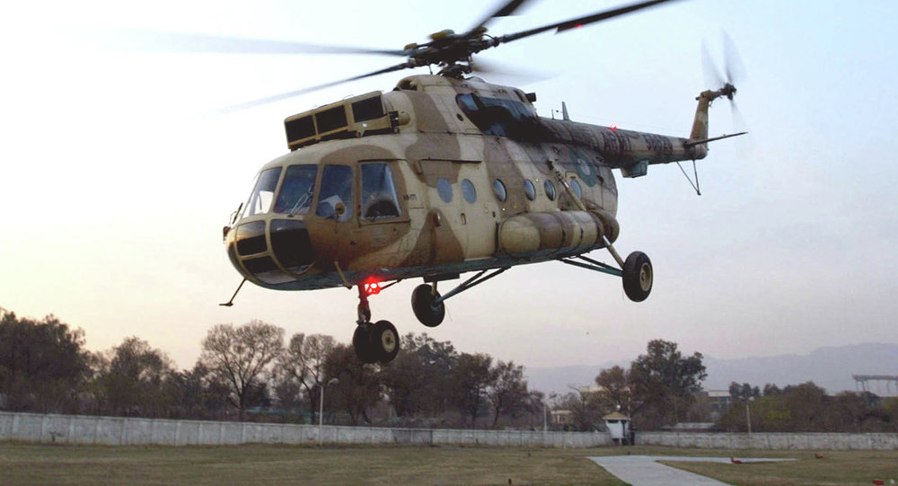 Helicóptero militar paquistanês em Islamabad