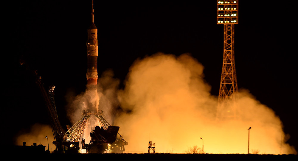 Lançamento do foguete Soyuz TMA-16M, do cosmódromo de Baikonur, em 27 de março