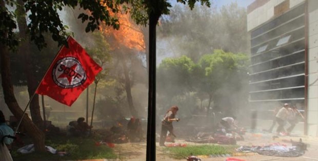 Explosão matou dezenas de pessoas na cidade turca de Suruc, perto da fronteira com a Síria, nesta segunda-feira (20) (Foto: Dicle News Agency/AFP)