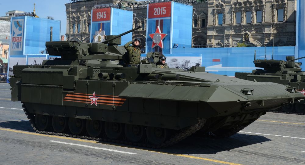 Novo veículo blindado na base de Armata durante o ensaio geral da parada militar em homenagem ao 70º aniversário da vitória na Segunda Guerra Mundial de 1941-1945.