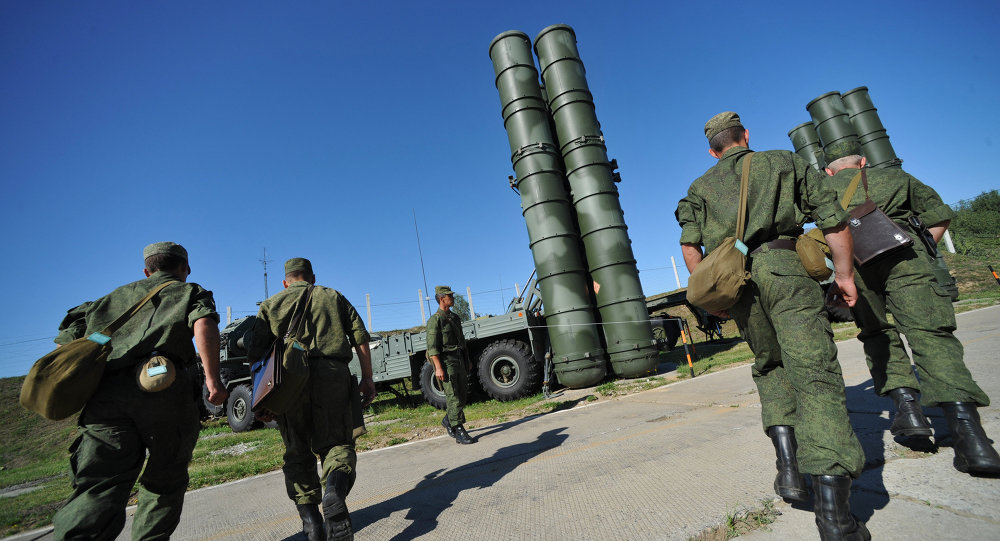 Sistemas de misiles S-400 Triumf protegen espacio aéreo de Moscú
