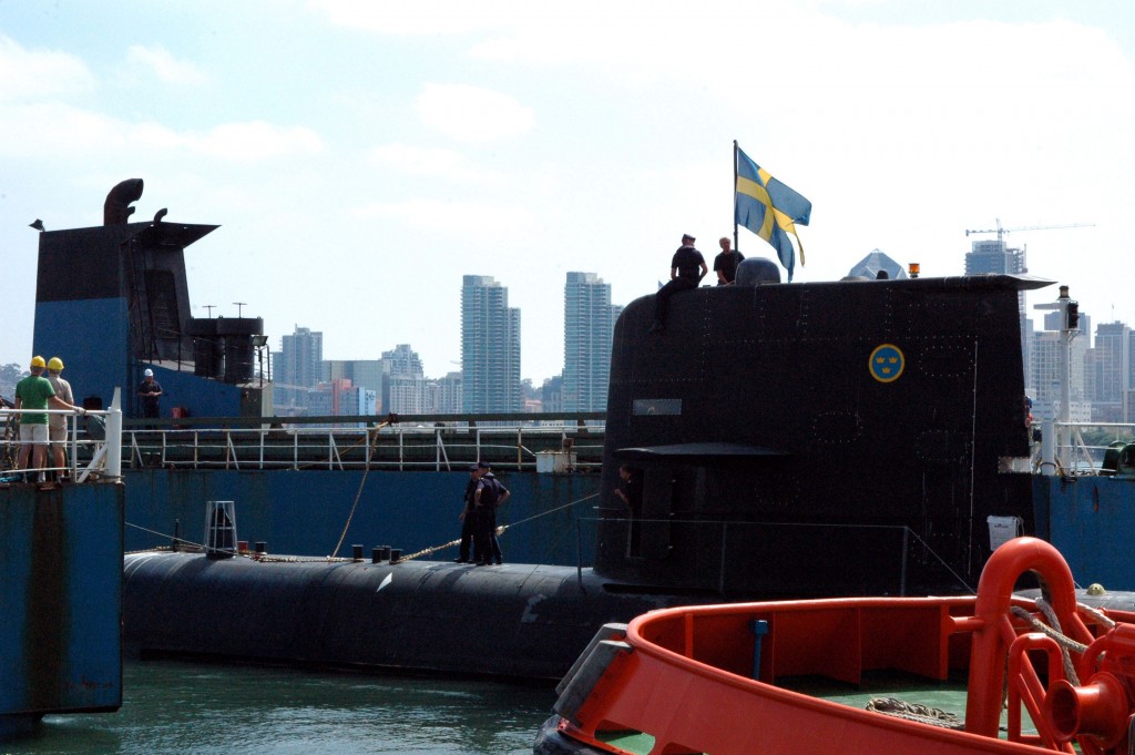 070711-N-0640K-139 SAN DIEGO (July 11, 2007) - Port operations and other personnel help load Swedish attack submarine HMS Gotland into a Swedish transport ship. Gotland recently finished two years of bilateral training with the U.S. Navy's anti-submarine warfare forces. U.S. Navy photo by Mass Communication Specialist 3rd Jennifer S. Kimball (RELEASED)