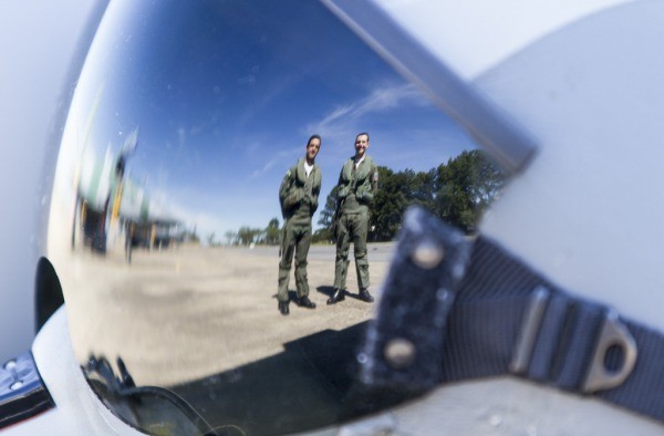 Capitães-aviadores Ramon Santos Fórneas (esq) e Gustavo de Oliveira Pascotto (dir) - Foto - Sgt. Resende - FAB (1)