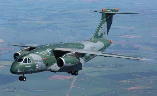 Aeronave de transporte militar KC-390, por ocasião do seu primeiro voo, realizado no dia 03.02.2015, na cidade de Gavião Peixoto, SP (Foto -  Embraer)