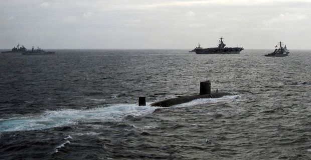 Grã-Bretanha envia maior navio de guerra para brocas da NATO na fronteira russo