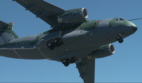 KC-390 em voo