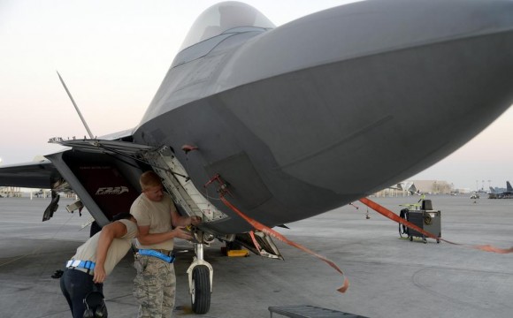 F-22 em base no Sudeste Asiático na volta a Tyndall - foto USAF