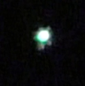 "Triângulo UFO" pisca luz intensa esverdeada