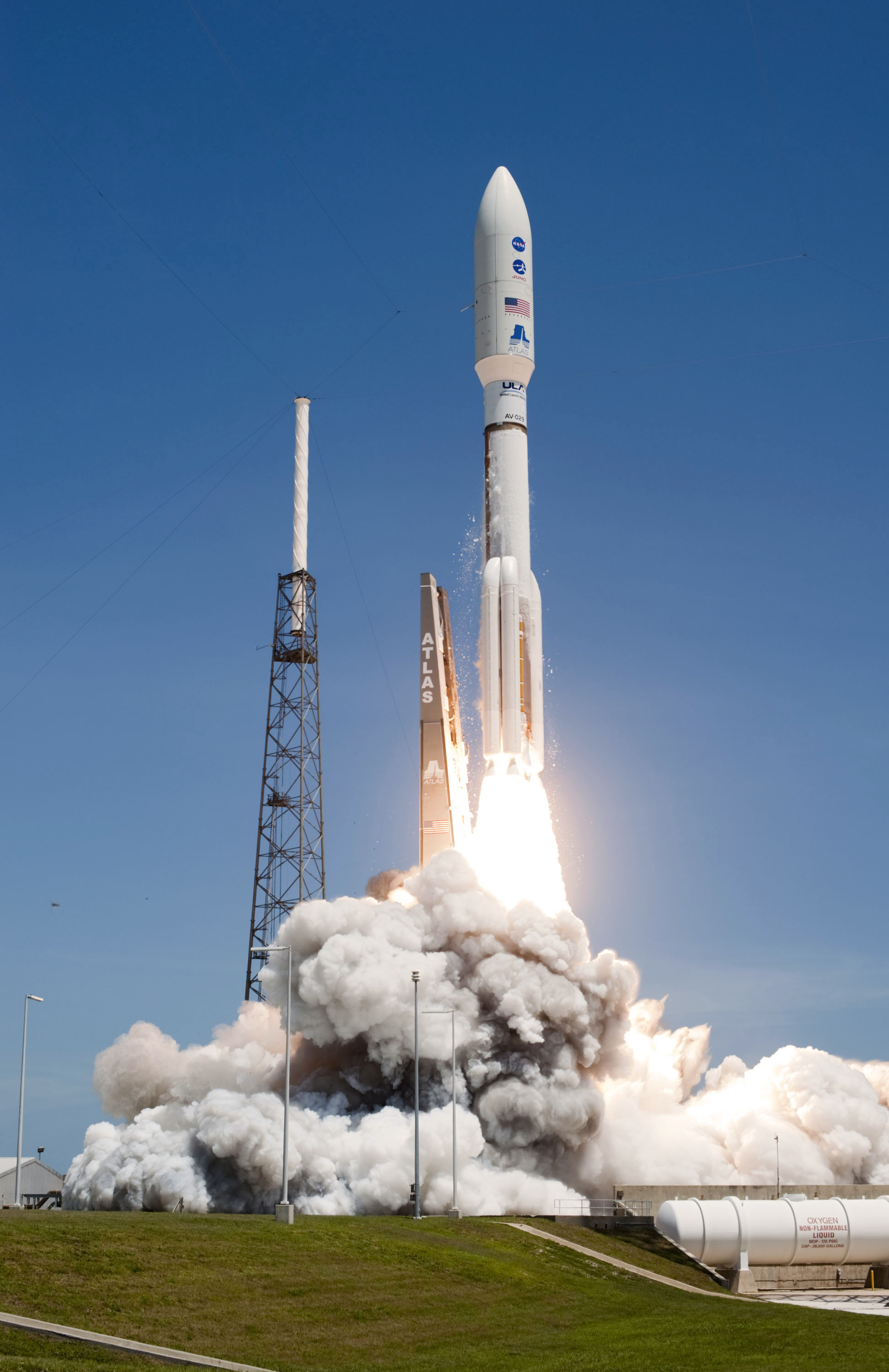 Atlas_V_551_launch_with_Juno