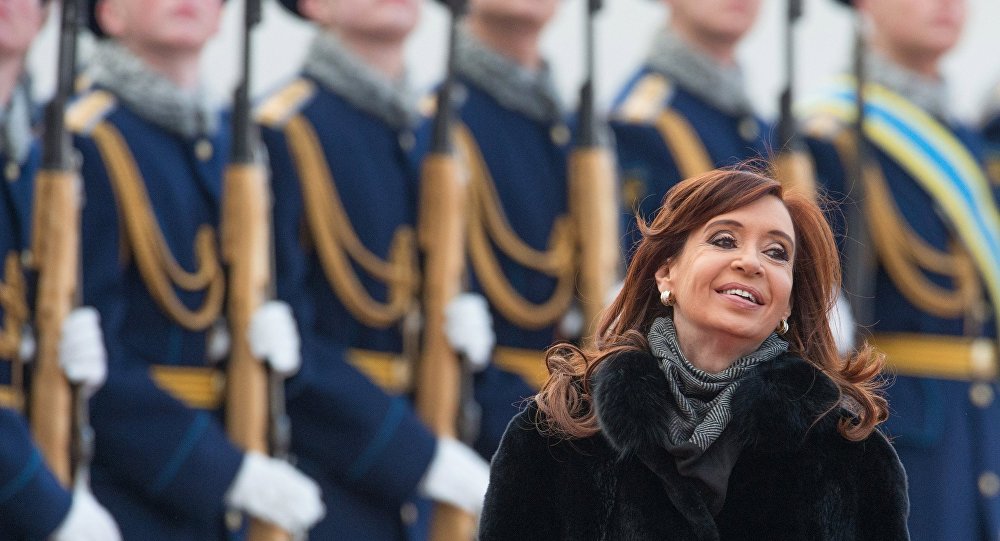 Presidente da Argentina, Cristina Fernández de Kirchner, chegou a Moscou em 21 de abril de 2015