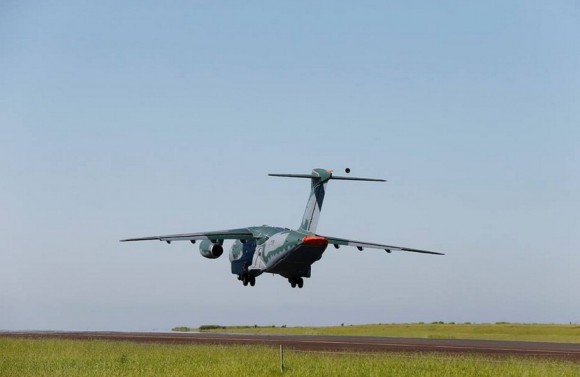 KC-390 em voo - foto 2 Embraer