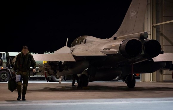 Rafale com bombas guiadas empregado na Operação Chammal contra o EI - foto Min Def França