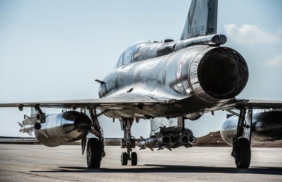 Mirage 2000D com bombas guiadas empregado na Operação Chammal contra o EI - foto Min Def França