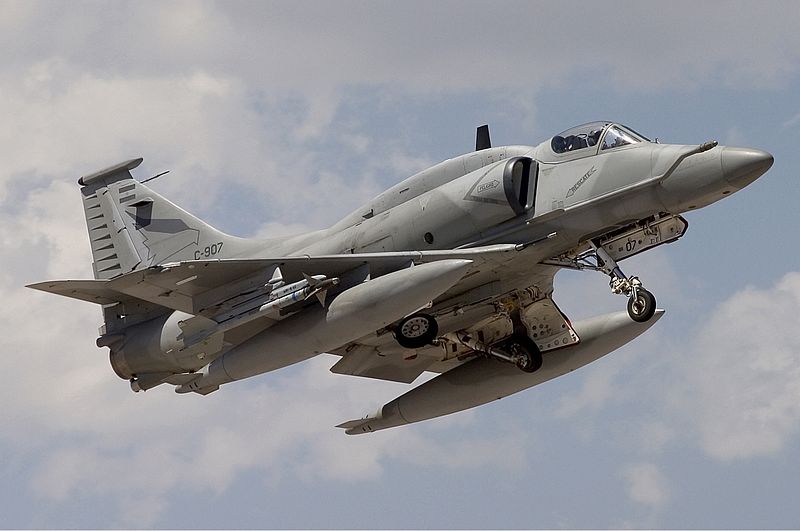 Argentina_Air_Force_McDonnell_Douglas_A-4AR_Fightinghawk_Lofting-2