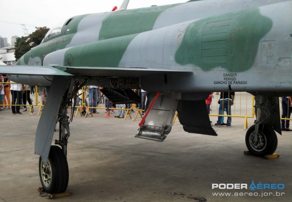 Domingo Aéreo PAMA-SP 2014 - caça F-5EM 4839 fora do Hangar 3 - foto 4 Nunão - Poder Aéreo