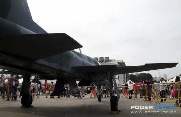 Domingo Aéreo PAMA-SP 2014 - caça F-5EM 4839 fora do Hangar 3 - foto 6 Nunão - Poder Aéreo