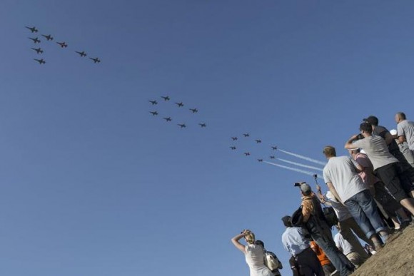 24 caças F-5 fazem numero 100 comemorativo em Payerne AIR 14 - foto Força Aérea Suíça