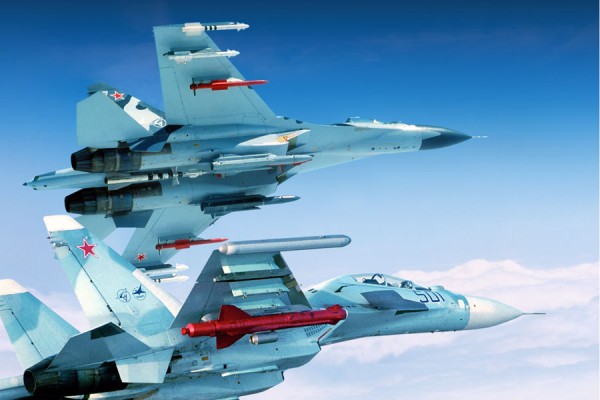 SU-30MK forma com um SU-27SK.