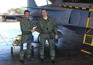 Major Leite e Gripen - foto FAB via G1