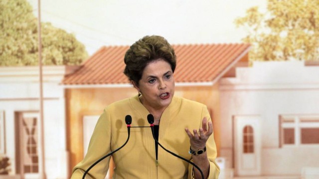 A presidente Dilma Roussef durante cerimônia de anúncio da prorrogação do programa Mais Médicos