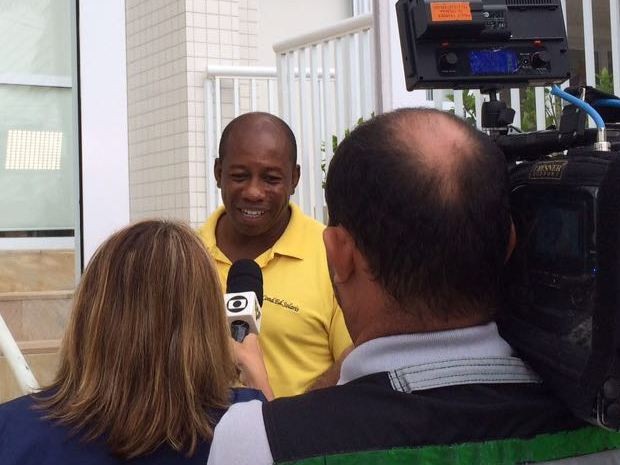 Zelador José Afonso Pinheiro trabalhava no condomínio onde fica suposto tríplex de Lula e foi demitido nesta quinta-feira em Guarujá (Foto: Solange Freitas / G1)