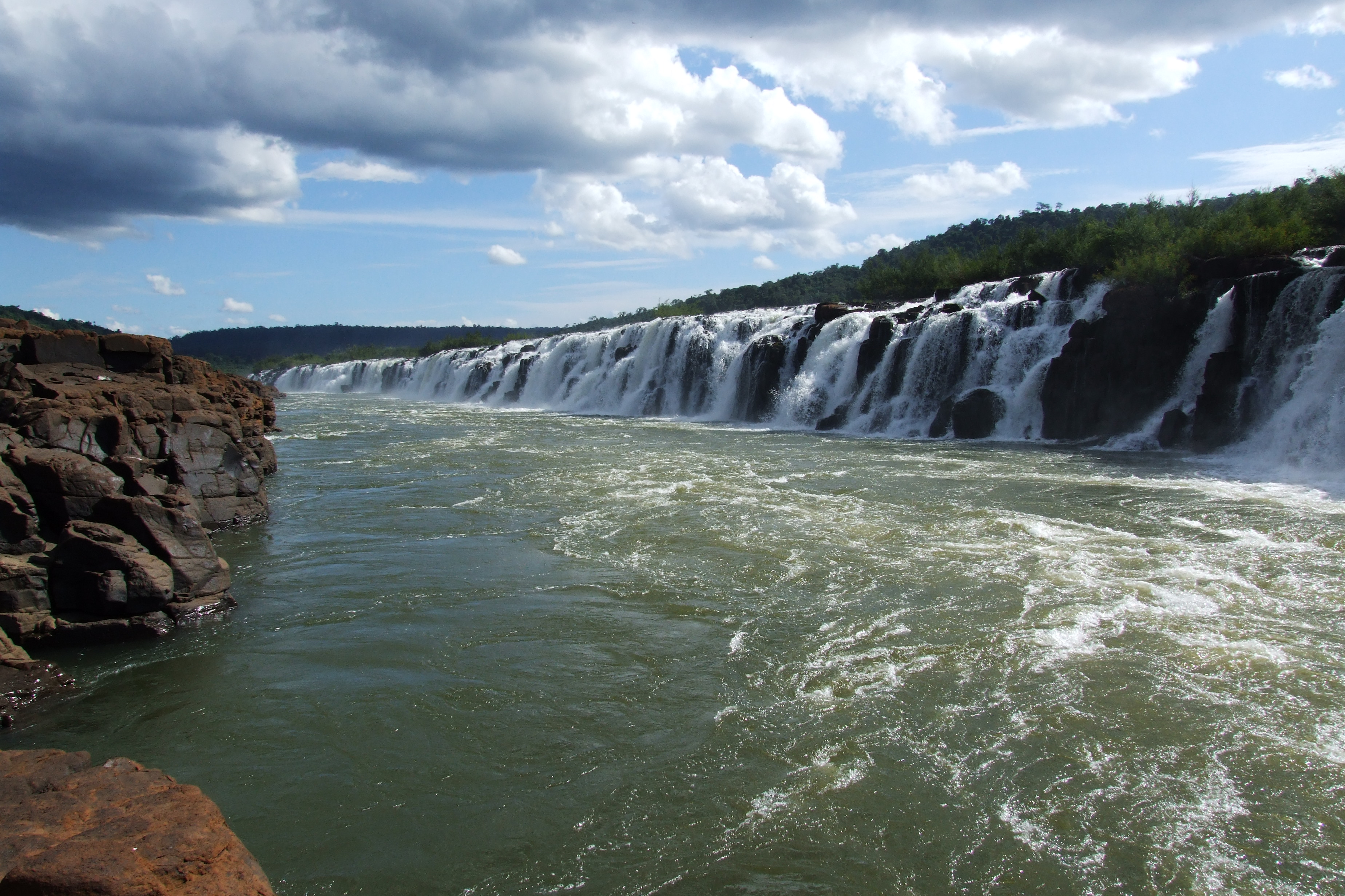 Conheça as 10 cachoeiras mais bonitas do Brasil! Salto Yucumã